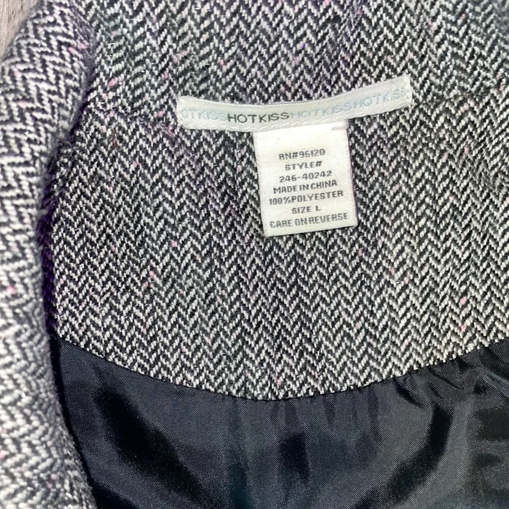 Classic black and grey coat. Missing one button - Picture 3 of 8